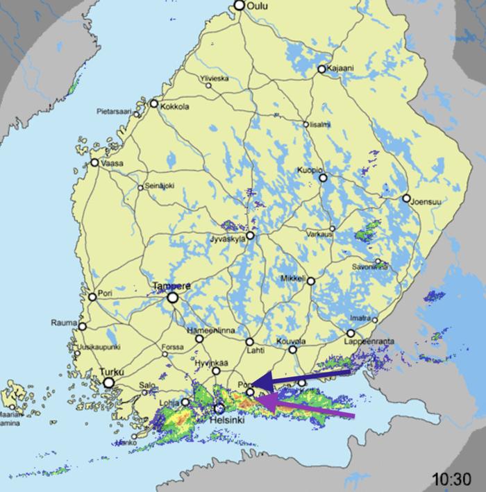 Rannikkokonvergenssi on voimakkaimmillaan Suomenlahdella, kun tuuli käy merellä kaakon ja idän väliltä ja mantereen puolella idän ja koillisen väliltä. Tällöin etelärannikolle voi ajautua sakeita lumikuuroja.