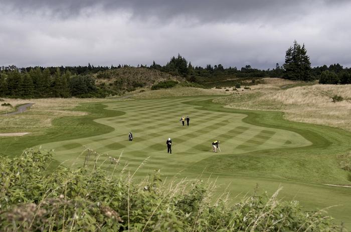 Golfaus kannattaa jättää välistä, jos ukonilma vaanii lähellä.