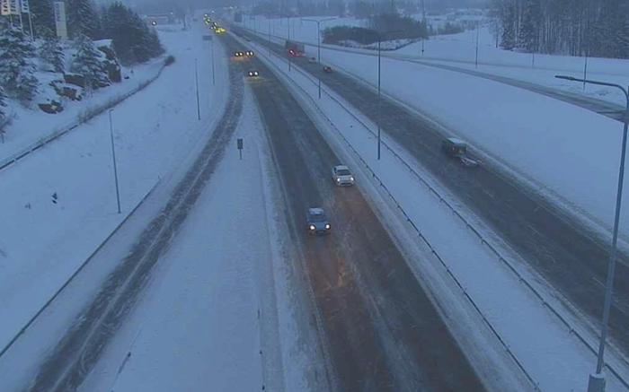 Lumipyryn etureuna ylsi pääkaupunkiseudulle klo 17 maissa.