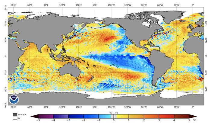 Meriveden lämpötilapoikkeamat satellittimittausten perusteella paljastavat, että Etelä-Amerikan länsipuolella La Niña -ilmiö on tehnyt tehtävänsä ja laskenut meriveden lämpötilaa.