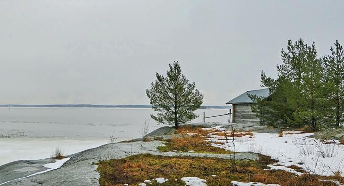 Pääsiäisen jälkeen korkeapaine on vähitellen perääntymässä ja tekemässä tilaa matalapaineille. Sää muuttuu hiljalleen epävakaisemmaksi.