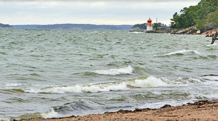 Kesämyräkkä Kesämyräkkä nostatti aaltoja