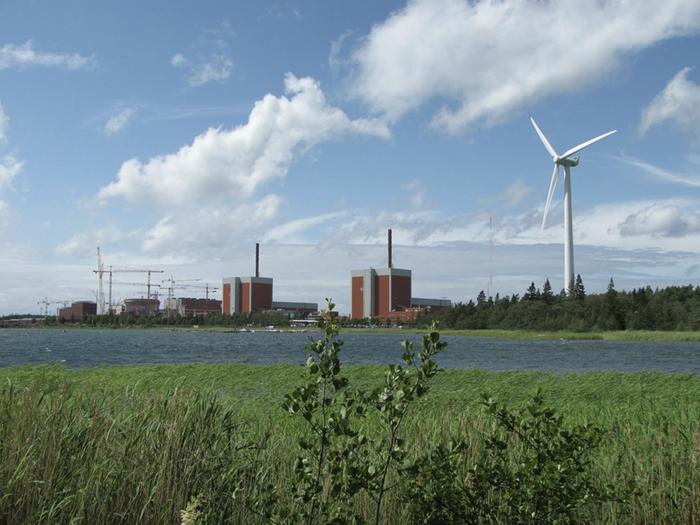 Ydin- ja tuulivoimaa Ydin- ja tuulivoimaa