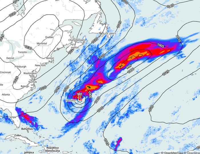 Hurrikaani Imelda (vasemmalla) ja tuleva myrsky Amy (oikealla) torstaina iltapäivällä sadekartalla.