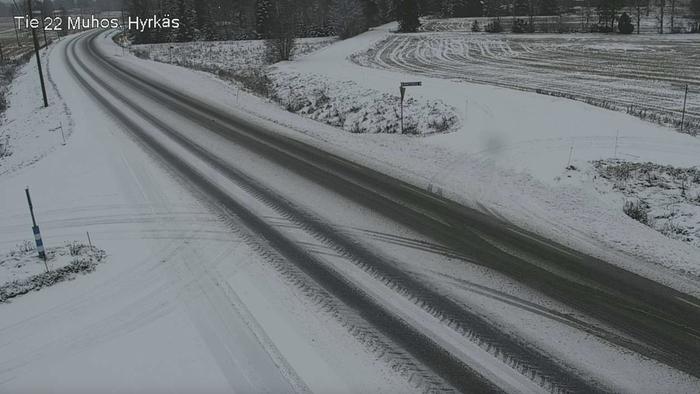Lunta sataa maanantaina maan pohjois- ja itäosassa. Ajokeli on paikoin jopa erittäin huono.