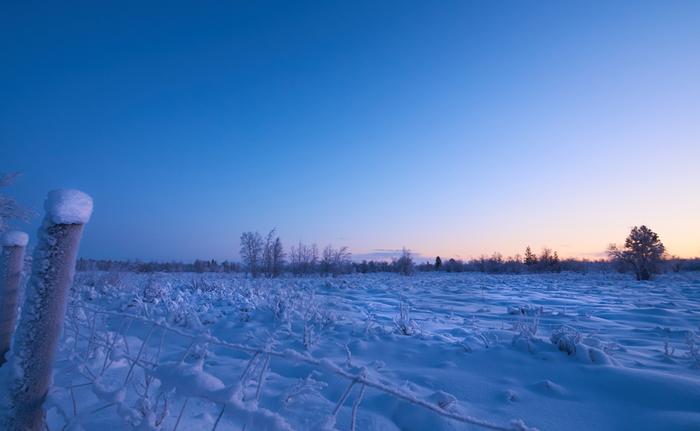 Kaamoksen lumimaisema Karigasniemellä Kaamoksen lumimaisema Karigasniemellä
