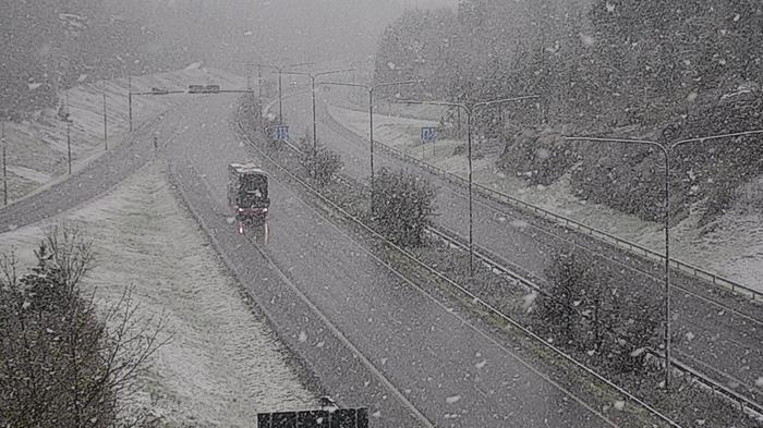 Vappuaaton lumisateita Kaarinassa.