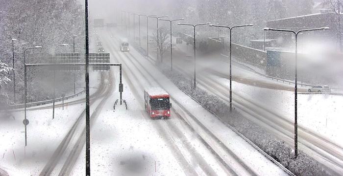Takatalvi toi lunta Helsinkiin.