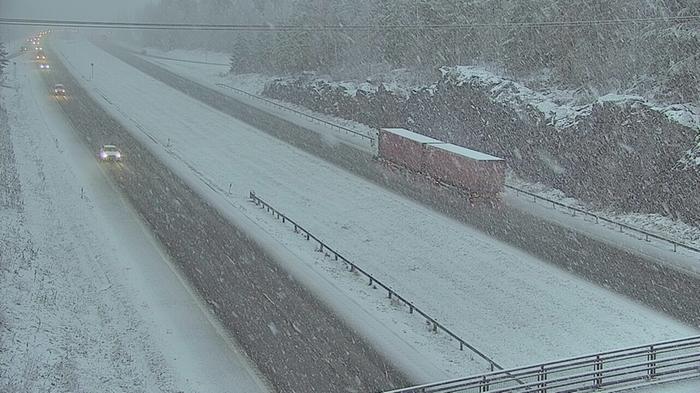 Lumisade Lumisade huononsi ajokeliä Nurmijärvellä aamulla 1. marraskuuta 2024.