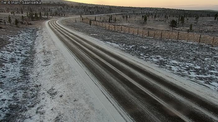 Maassa oli vähän lunta Inarissa 21. lokakuuta 2022.