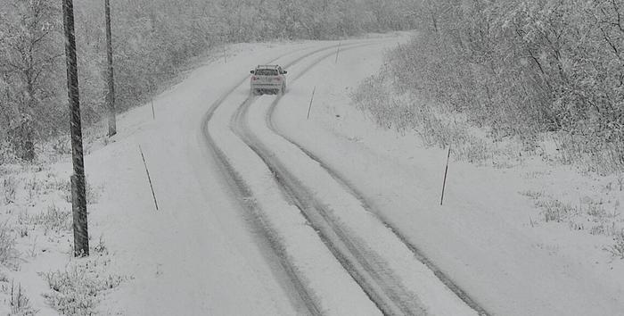 Lumisadetta Lumisade huononsi ajokeliä Utsjoella 4. lokakuuta 2024.