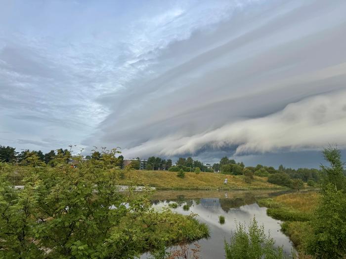 Vyörypilvi lähestyy. Vyörypilvi lähestyy.