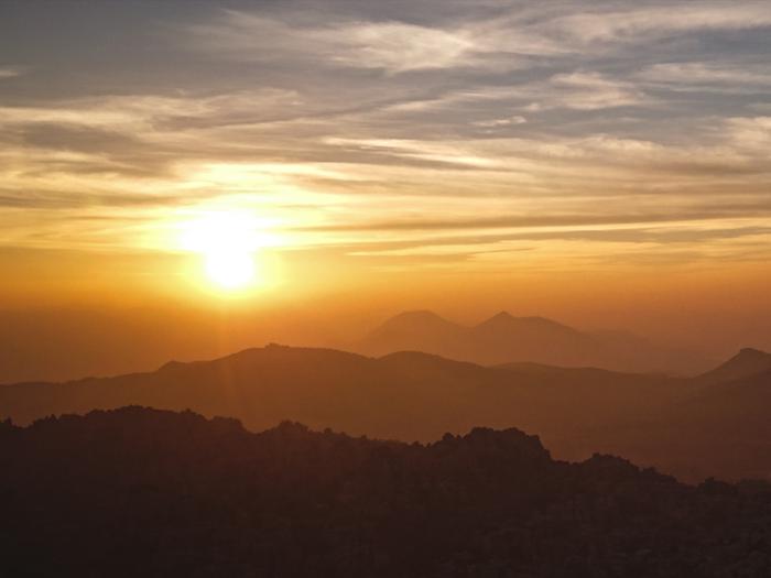 Auringonlasku Torcal-vuoriston yllä.