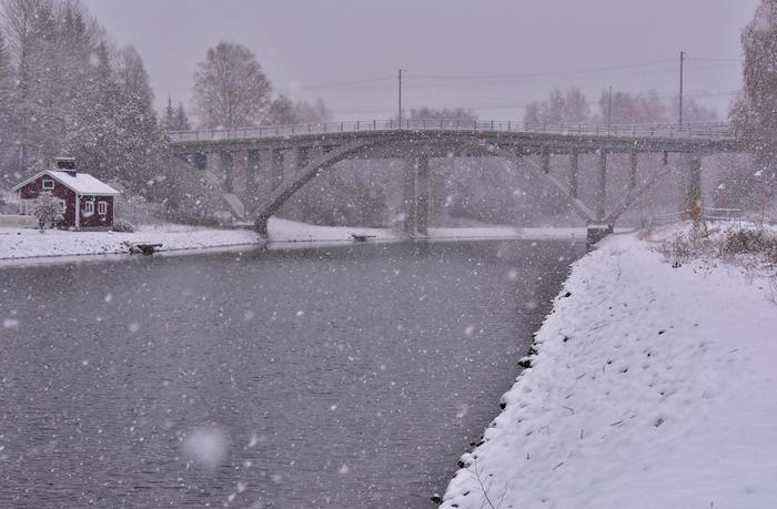 Jyväskylässä pyrytti lunta lokakuun lopussa 2023.