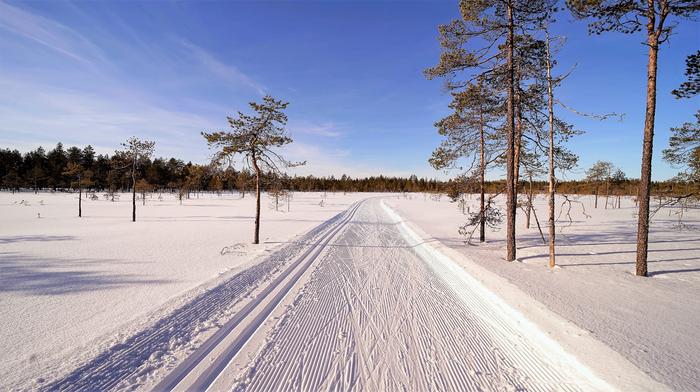 Laskiaissunnuntain auringonpaistetta Vaalassa.
