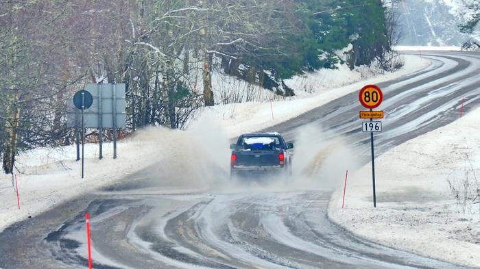 Huono ajokeli Lauhtuminen tuo mukanaan huonon ajokelin.