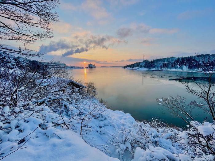 Selkeässä säässä lämpötila pääsee talvisin laskemaan nopeasti.