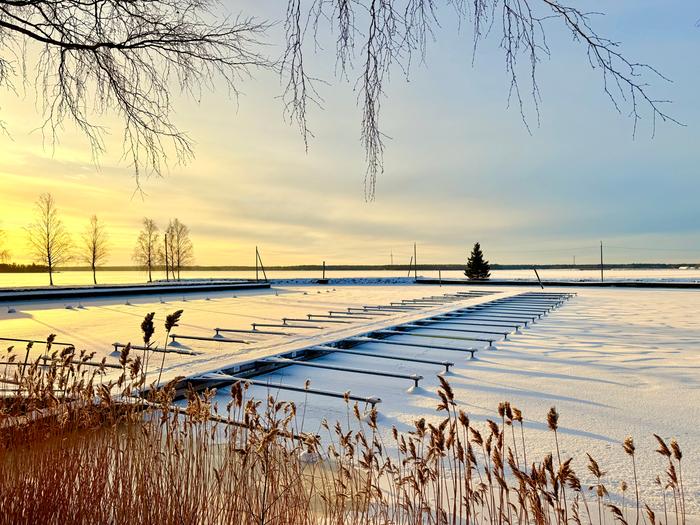 Aurinkoinen pakkaspäivä Vaasassa.