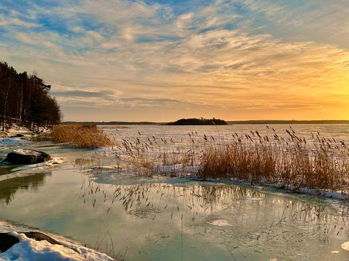 Aurinkoinen talvipäivä Vaasassa lämpötila kohosi talvisen lauhassa säässä lähes +3 asteeseen.