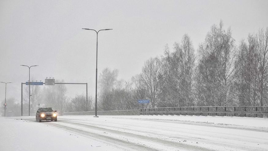Sakeat lumikuurot voivat sakkauttaa liikenteen – ole valppaana näillä alueilla