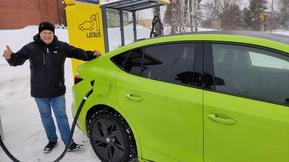 Sää ja Autoliiton asiantuntija: Teppo Vesalainen täräyttää totuuden sähköautoilusta Suomen talvessa