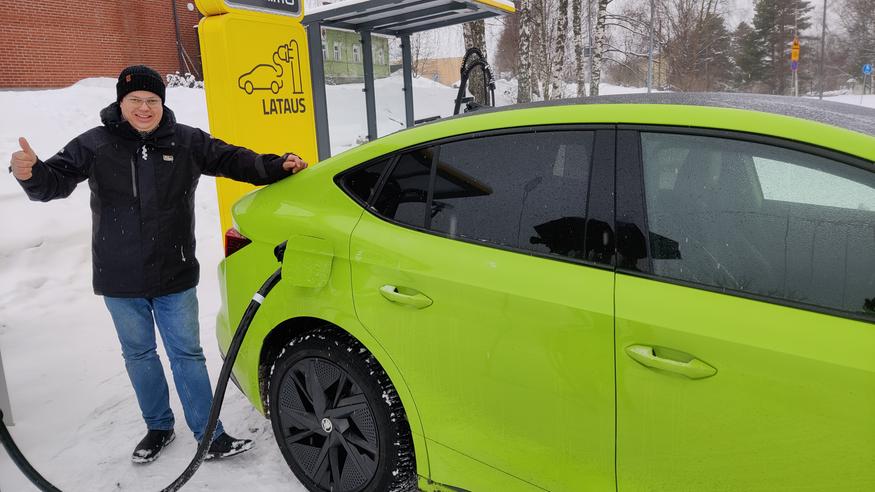 Sää ja Autoliiton asiantuntija: Teppo Vesalainen täräyttää totuuden sähköautoilusta Suomen talvessa