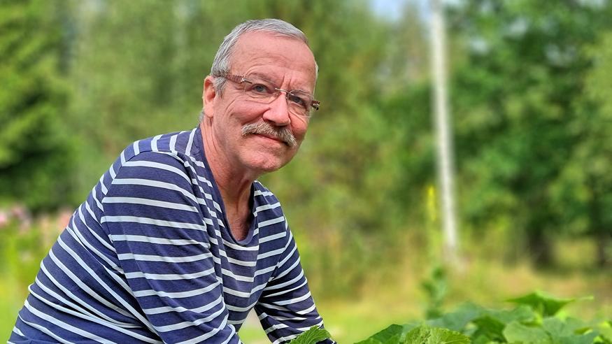 Sää ja puutarhuri: Visa Salojärvi varttui ja kiinnostui kasveista suljetulla saarella – mitä kuuluu viherpeukalon arkeen eri vuodenaikoina?
