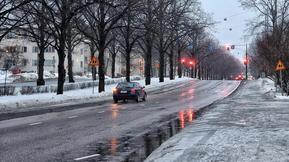 Pääsiäisen paluuliikenne sadesäässä - loppuviikolla aurinkoista