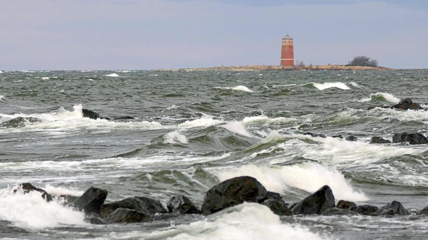 Tuore ennuste: Näin myrsky vaikeuttaa elämää välipäivinä – ensi viikolla lumikaaoksen ainekset kasassa