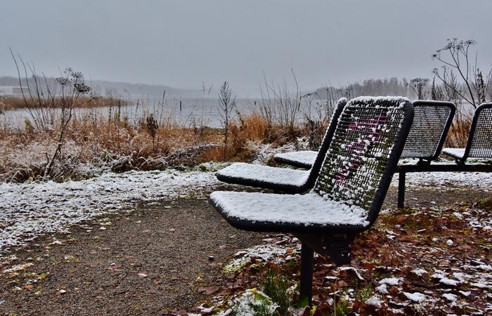 Jyväskylä sai marraskuisena aamuna ohuen lumikuorrutteen.