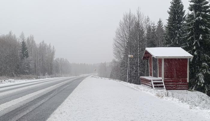 Lumipeite Paltamossa Lunta kertyi maahan asti jo perjantaina päivällä.