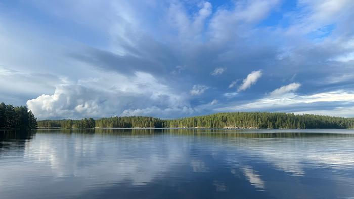 Epävakainen kesäpäivä Epävakaisena kesäpäivänä kuuropilvet alkavat kehittyä yleensä iltapäivällä.