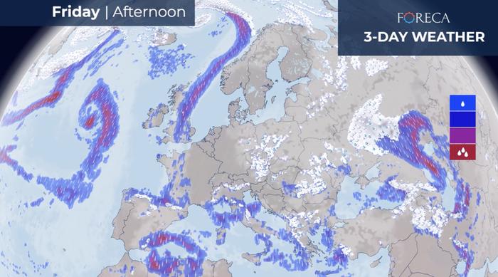 Lumisateita liikkuu Ukrainan yllä.