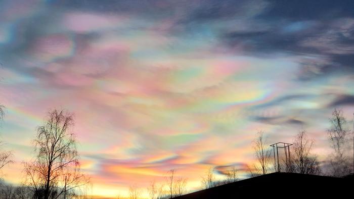 Helmiäispilviä Joensuussa Helmiäispilviä Joensuussa.