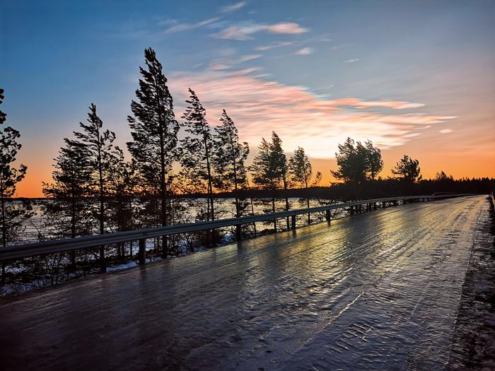 Helmiäispilvi Juuka Helmiäispilvi hämärässä.