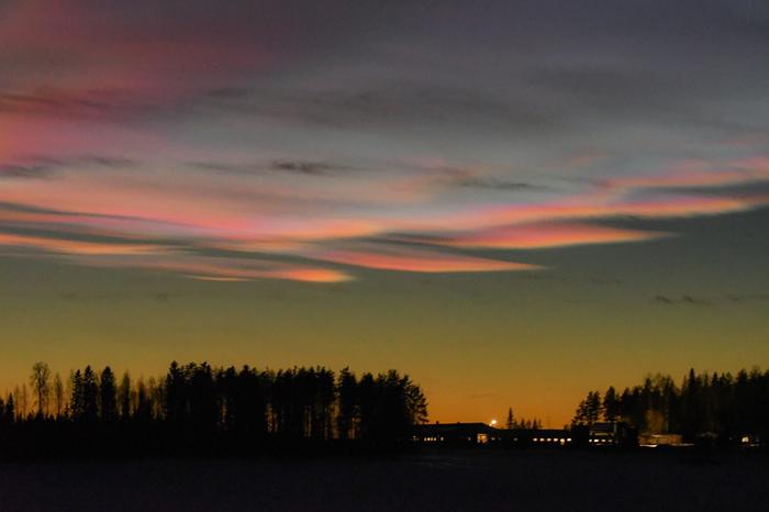 Helmiäispilvi Nurmeksessa Helmiäispilviä Nurmeksessa.