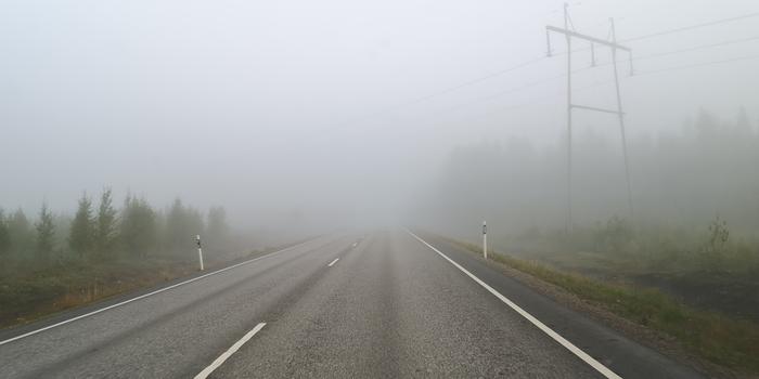 Sumu heikentää näkyvyyttä liikenteessä.