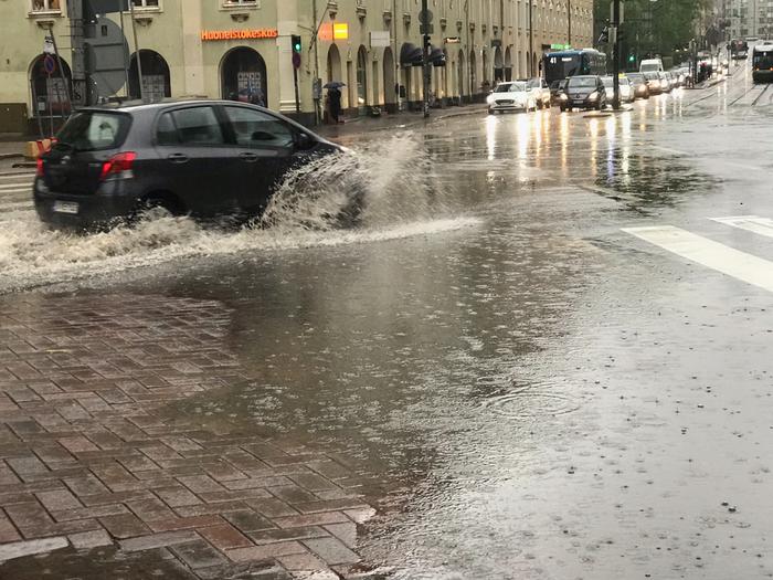 Sadepäivä Helsingissä 26.5.2021.