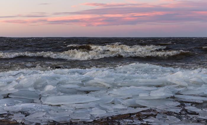 Hannes-myrskyn tuulet kasasivat jäitä Kokkolan edustalle.