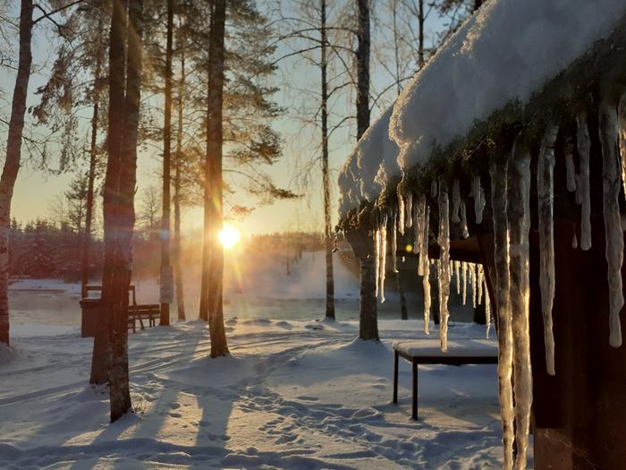 Kevättalvella aurinko alkaa jo lämmittää päivisin, mutta öisin voi olla kireää pakkasta.