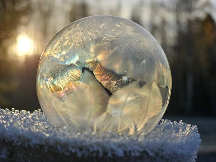 Jäätynyt saippuakupla Tulevat yöt ovat pakkasöitä koko maassa.