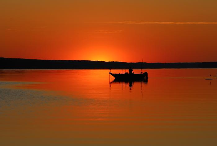 Helle nostaa myös järvien pintalämpötilaa.