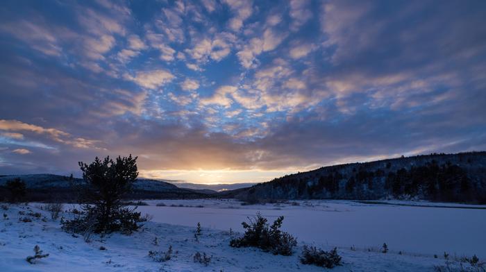 Sininen hetki Karigasniemellä Alkavaa talvea Pohjois-Lapissa.