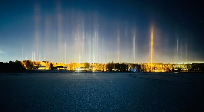 Keinovalopilareiden syntyyn tarvitaan jääkiteitä ilmassa.