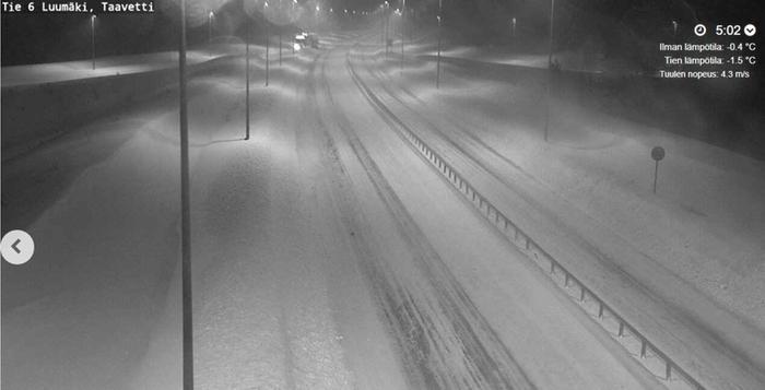 Aamulla ajokeli on luminen varsinkin maan itä-, keski- ja pohjoisosassa. Etelässä sateet ovat yön aikana muuttuneet vedeksi.