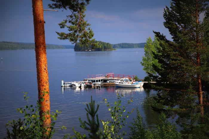 Juhannuksena oli liikkeellä runsaampaa pilvisyyttä, mutta välillä aurinko pääsi paistamaan tummimpienkin pilvien raosta.