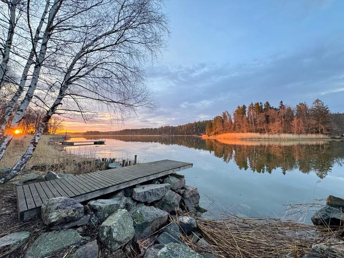 Varhaisaamut muuttuvat huhtikuussa nopeasti valoisiksi.