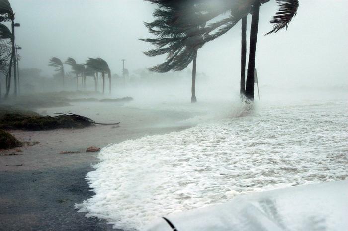 Hurrikaani riepottelee Key Westin aluetta Floridassa Yhdysvalloissa.