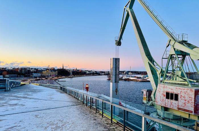 Hieman lunta Kotkassa Kylmä aamu valkeni Kotkassa osin lumisena.