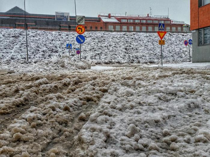 Iso loskakerros kertyi kun räntää satoi pitkän ajan. 